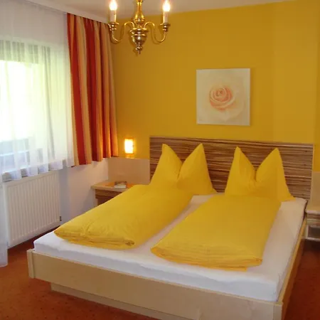 Haus Sonnschein 住宿加早餐酒店 4*