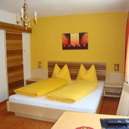 Haus Sonnschein 住宿加早餐酒店 索尔登