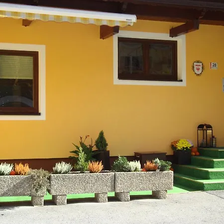 Haus Sonnschein 住宿加早餐酒店 索尔登